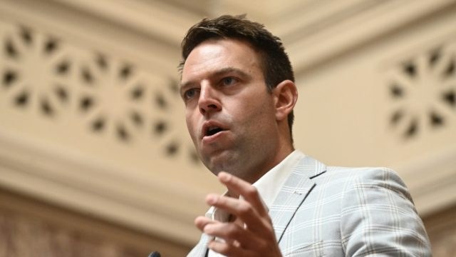 Πυρ και μανία ο Στέφανος Κασσελάκης: «Δείτε τι σκαρφίστηκαν τα ακροδεξιά πιστόλια ανήμερα εκλογών»