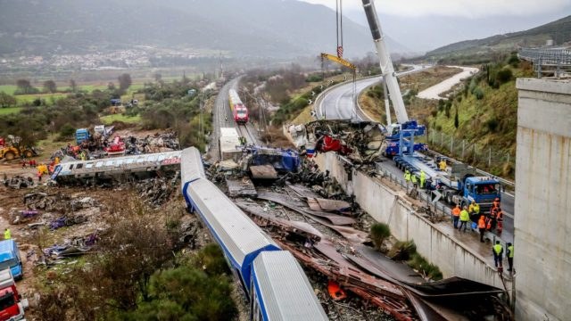 Νέα αποκάλυψη για την τραγωδία των Τεμπών: Ο μηχανοδηγός κατάλαβε ότι κινούταν σε λάθος γραμμή