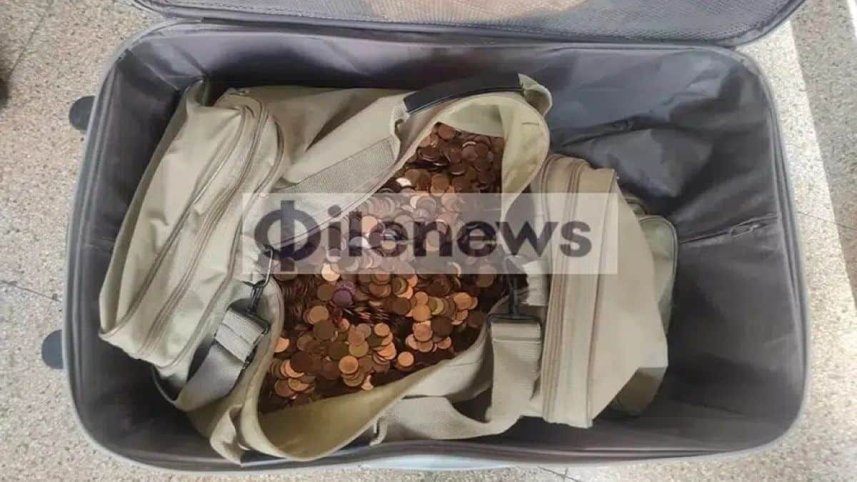 Απίστευτος τύπος πήγε να πληρώσει πρόστιμο 500 ευρώ με 15.500 κέρματα – «Τα έχασαν» στο Δικαστήριο