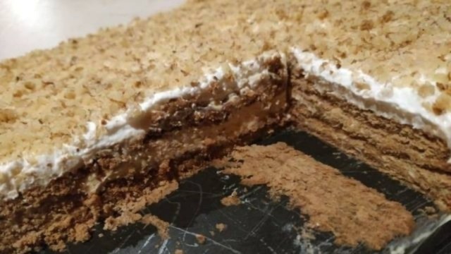 «Όαση» στο πιάτο: Το γλυκό ψυγείου με το κρυφό μυστικό στο καραμελωμένο ζαχαρούχο γάλα