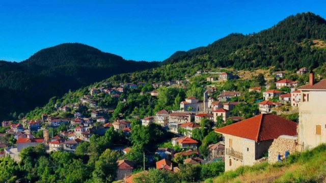 Βαλτεσινίκο: Το ορεινό χωριό της Αρκαδίας μέσα στο κατάφυτο Μαίναλο