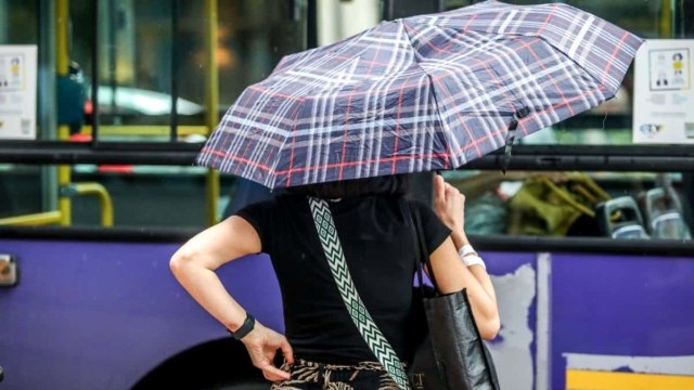 Καιρός σήμερα 12/11: Αστάθεια με βροχές και καταιγίδες – Νέο κύμα κακοκαιρίας από το βράδυ