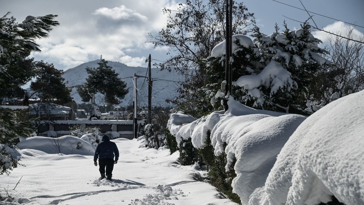 Πολική επέλαση από τα Μερομήνια: Συναγερμός για την έναρξη του 2024 – Έρχονται χιόνια στην Αττική