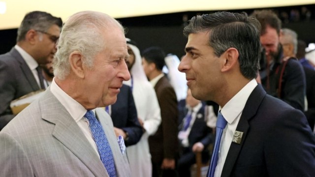 Τον «τελείωσε» με μια κίνηση: Ο βασιλιάς Κάρολος φόρεσε γραβάτα με την ελληνική σημαία σε συνάντηση με τον Σούνακ μετά το unfair