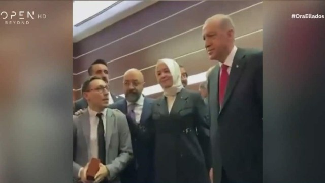 «Μεράκλωσε» με Χαρούλα Αλεξίου ο Ερντογάν: Τραγουδά «Όλα σε θυμίζουν» λίγο πριν φτάσει στην Αθήνα και προκαλεί πανικό σχολίων (video)