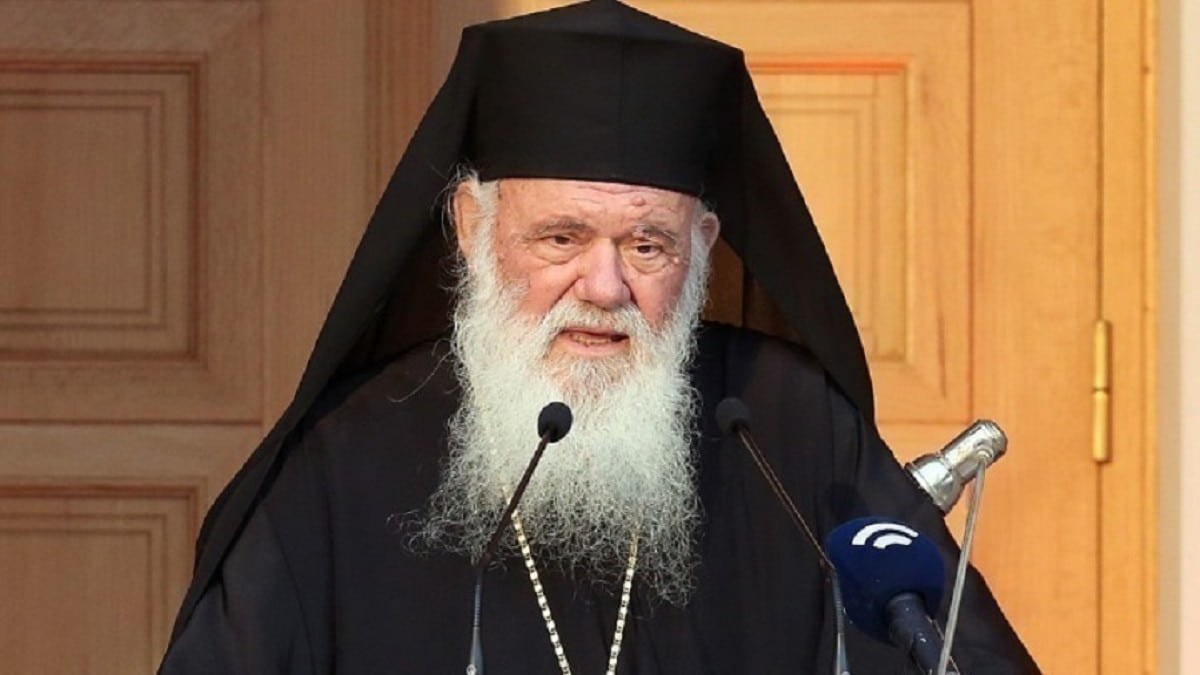 “Βόμβα” Ιερώνυμου για παιδιά ομόφυλων ζευγαριών: «Η Εκκλησία θα περιμένει να μεγαλώσουν και εάν επιθυμούν, θα βαπτιστούν» (Video)