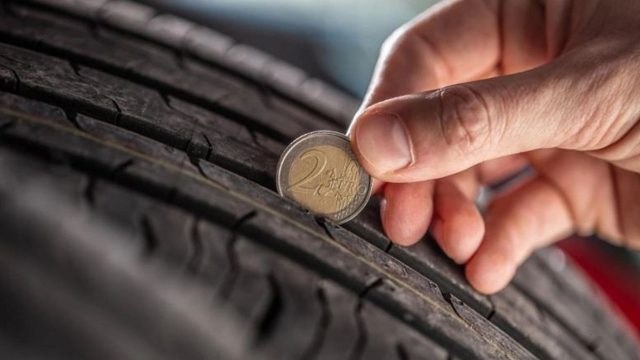 Έτσι θα γλιτώσεις πολλά λεφτά στο βενζινάδικο: Κάνε το κόλπο με το κέρμα και θα “σώσεις” την τσέπη σου
