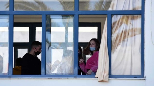 Αύξηση λοιμώξεων: Οι οδηγίες του υπουργείου για το άνοιγμα των σχολείων – Όσα ισχύουν για τα μέτρα προστασίας και τις απουσίες των παιδιών