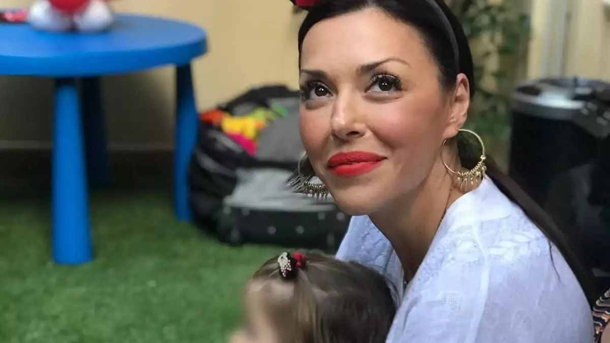 Σίσσυ Φειδά: «Η κόρη μου είπε ότι στο σχολείο έμαθαν για τις διαφορετικές οικογένειες και ξαφνιάστηκα – Δεν ήμουν προετοιμασμένη»