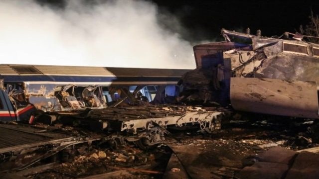 Τέμπη: «Ο Καραμανλής δηλώνει με θράσος αθώος – Γνώριζε ο Μητσοτάκης» – Γροθιά στο στομάχι η κατάθεση μητέρας θύματος στην Εξεταστική