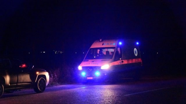 Θανατηφόρα σύγκρουση ΙΧ με φορτηγό στον Μαραθώνα – Ένας νεκρός και μία τραυματίας