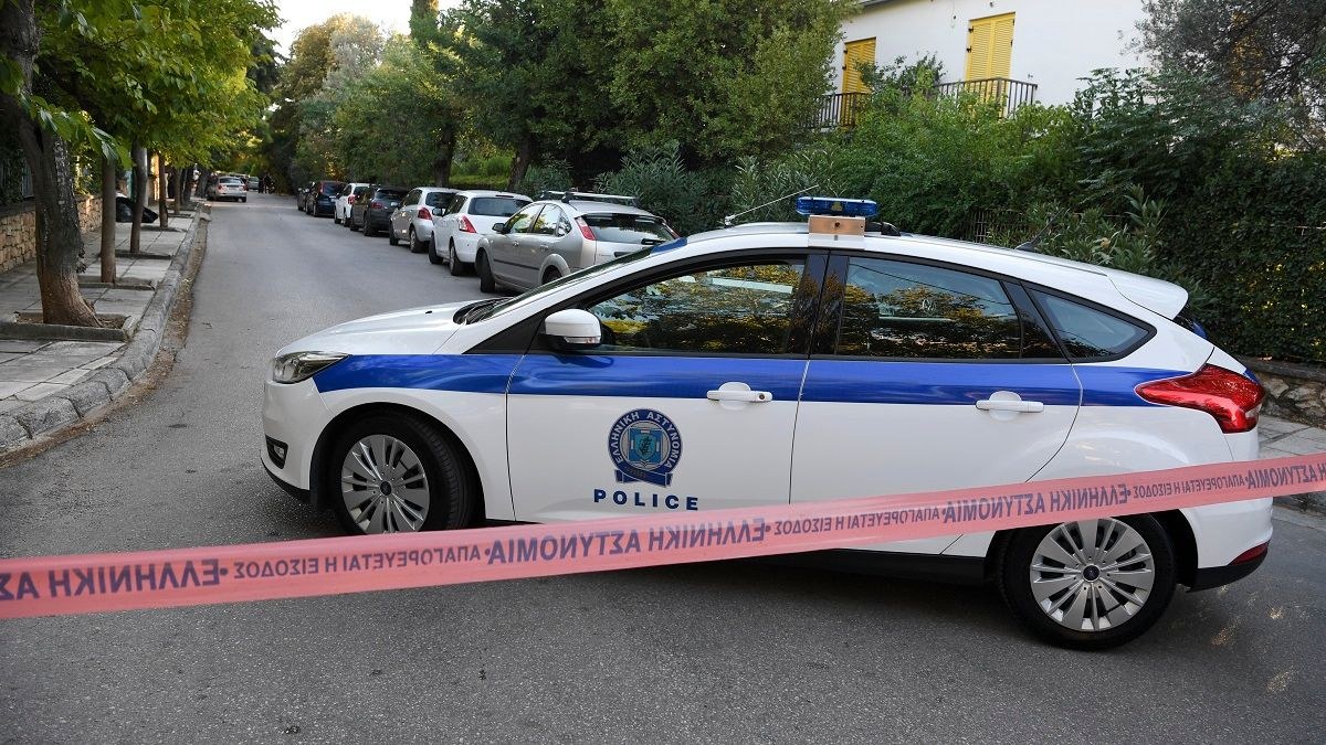 Πατροκτονία στα Τρίκαλα: Αυτός είναι ο 46χρονος που αποκεφάλισε τον πατέρα του με αλυσοπρίονο – Ψυχικά ασθενής ο δράστης – Πάλεψαν πριν τη δολοφονία