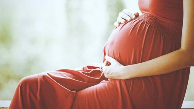 «Έγινα μαμά στα 50 και μου λένε ότι θα έπρεπε να ντρέπομαι γιατί θα είμαι η γιαγιά του, αλλά έτσι τα έφερε η ζωή»