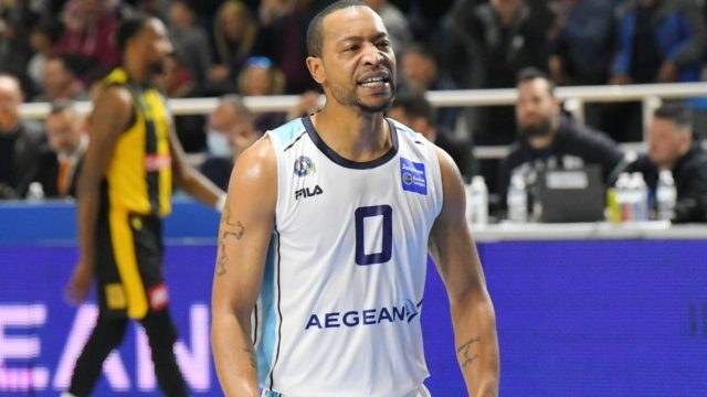 Basket League: Ο Κολοσσός διέλυσε την αποκαρδιωτική ΑΕΚ με ιστορική 100άρα! (Video)