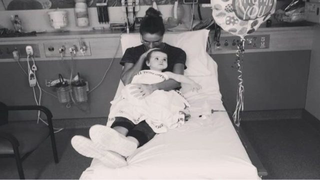 «Ξαφνικά η 11 μηνών κόρη μας σταμάτησε να αναπνέει»: Μια μαμά που έζησε τον εφιάλτη, προειδοποιεί