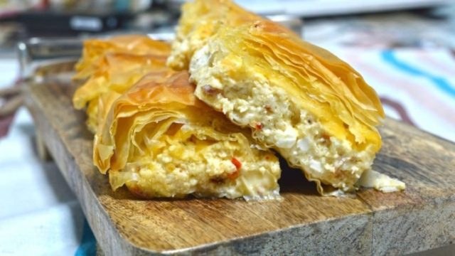 «Μπακλαβαδένια» τυρόπιτα: Με 3 τυριά και φύλλο βγαλμένο από τον παράδεισο!