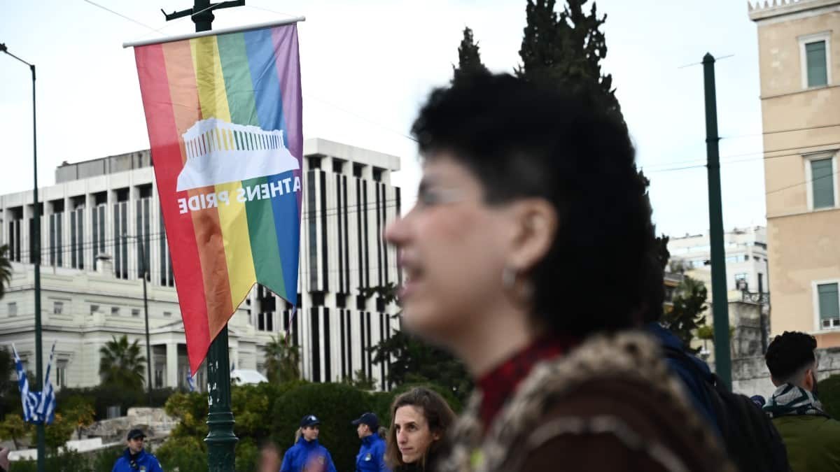 Ομόφυλα ζευγάρια: Εντυπωσιακή ανακοίνωση από πρεσβείες 28 χωρών που συγχαίρουν θερμά την Ελλάδα – «Γιορτάζουμε αυτή την ιστορική στιγμή!»