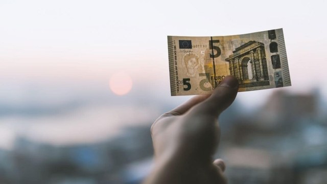 Κανείς δεν μπορεί να το εξηγήσει: Έχετε καταλάβει τι ασύλληπτο συμβαίνει με τα 5ευρα φέτος στην Ελλάδα;