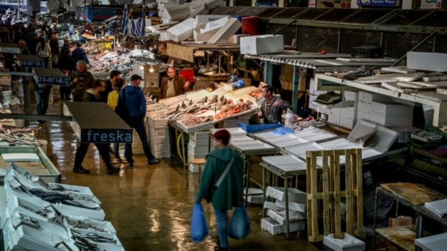Οι τιμές των προϊόντων στο «Καλάθι της Σαρακοστής» – Μόνο τα κατεψυγμένα θαλασσινά στο καλάθι