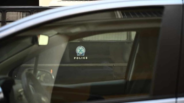 Σοκ στην Κάλυμνο: 29χρονος μπήκε στο σουπερμάρκετ με το σπαθί!