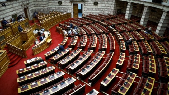 Στριμώχνουν την κυβέρνηση στους δρόμους και τη Βουλή – «Όχι» στο νομοσχέδιο, «ναι» στη δημόσια Παιδεία