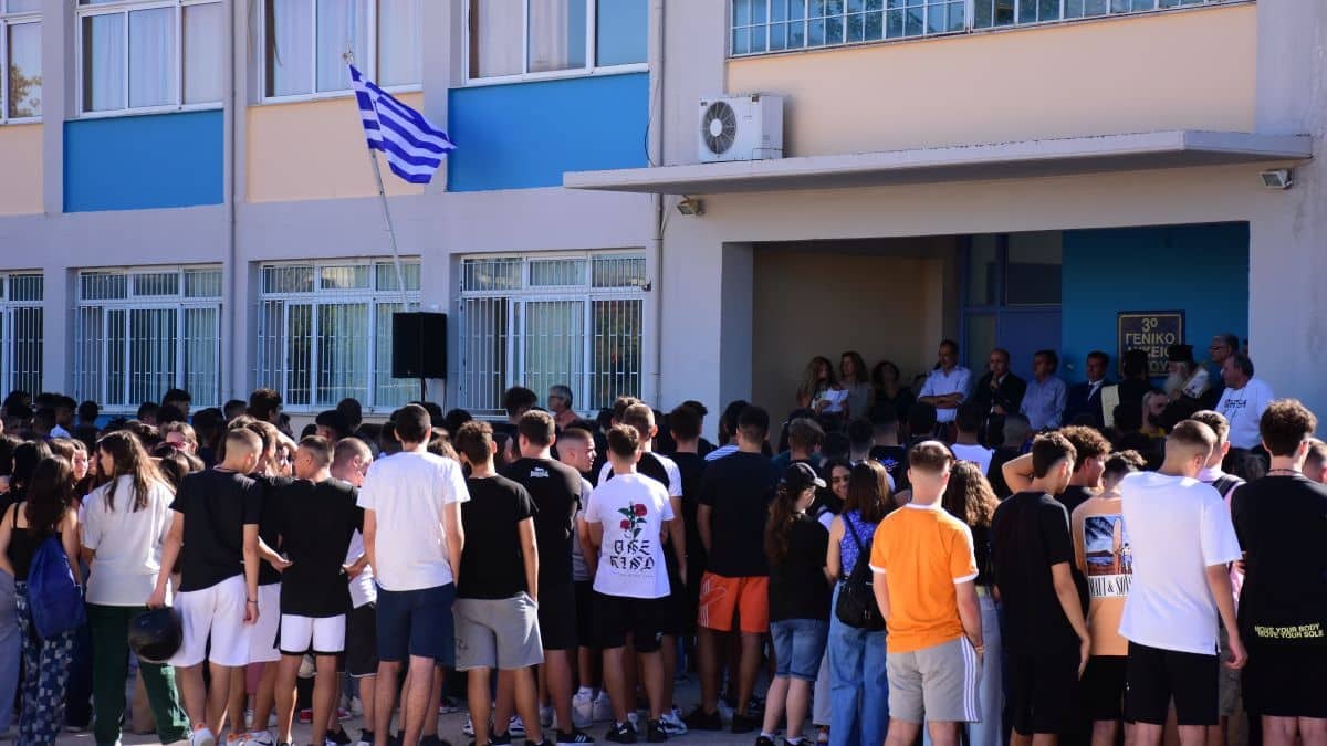 Αλλαγές στα σχολεία από τον Σεπτέμβριο: Αυστηρότεροι κανόνες, ποινές για τους μαθητές, ψηφιοποίηση απουσιών και λιγότερη επιείκεια με τα κινητά