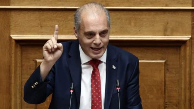 Ο Βελόπουλος τάζει πως θα κόψει τους μισθούς των Βουλευτών (αρά και τον δικό του) στα μισά αν βγει πρωθυπουργός!