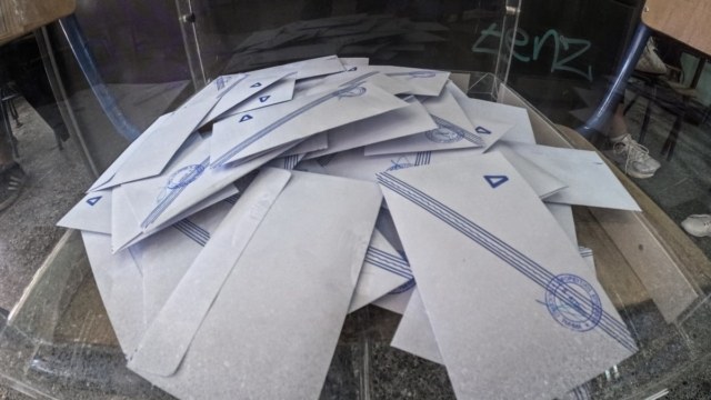 Πολιτικό «ντέρμπι» για τη δεύτερη θέση – Πρώτη η ΝΔ με 29,6% στη νέα μέτρηση