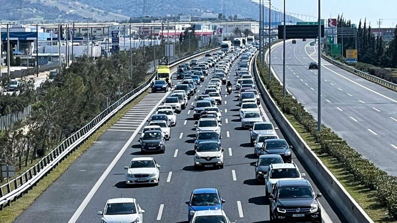 Καραμπόλα με επτά οχήματα στη λεωφόρο Αλίμου