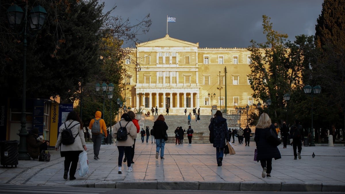 Συντάξεις Μαΐου: Πότε θα καταβληθούν – Ποιους θα αφορούν οι πρώτες πληρωμές (video)