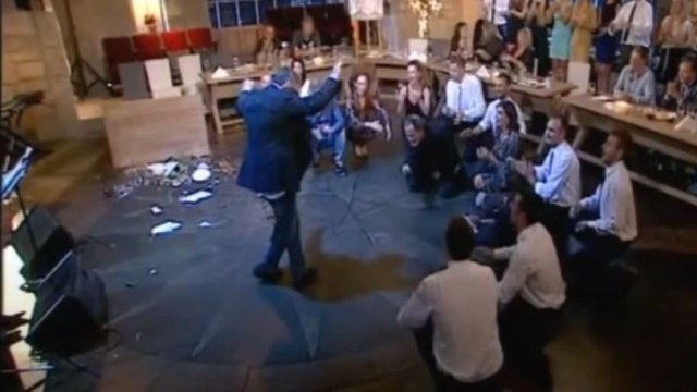 1,6 εκατ. άνθρωποι μεράκλωσαν: Το βαρβάτο ζεϊμπέκικο που «γκρέμισε» το Youtube!
