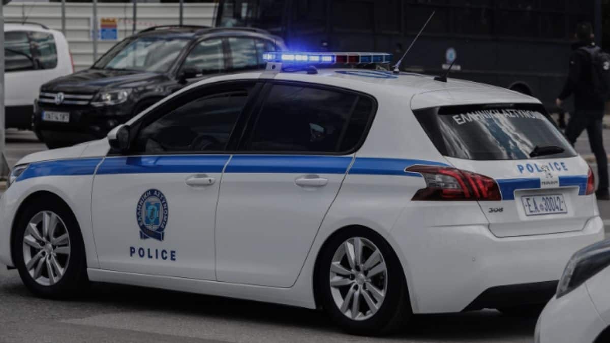 Θρίλερ στο Μενίδι: Γυναίκα βρέθηκε νεκρή στη μέση του δρόμου