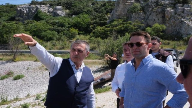 Ομοφοβική επίθεση σε Κασσελάκη στον Βόλο – Τι του φώναξαν και τι απάντησε