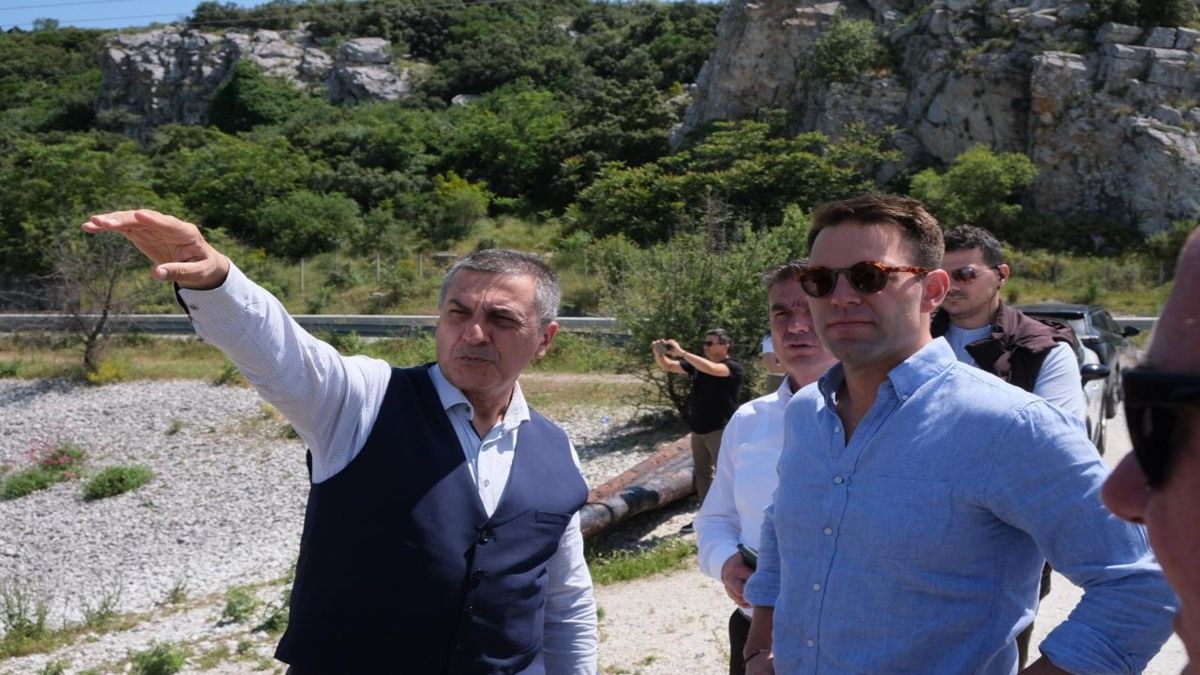 Ομοφοβική επίθεση σε Κασσελάκη στον Βόλο – Τι του φώναξαν και τι απάντησε