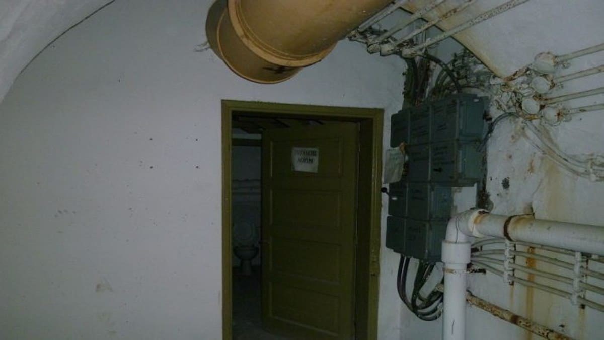 Αυτό είναι το μυστικό καταφύγιο του Λυκαβηττού – Έχεις περάσει από πάνω του και δεν το ξέρεις