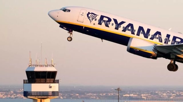 Απειλή για βόμβα σε πτήση της Ryanair – «Παρέλυσε» το αεροδρόμιο