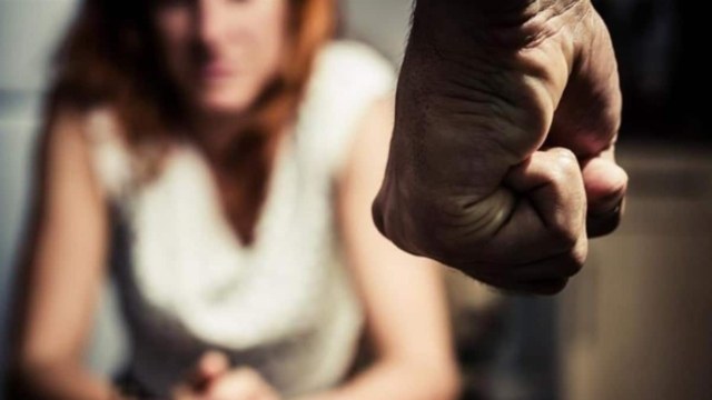 Φόβος και τρόμος στην Αλεξανδρούπολη: Περιέλουσε με χλωρίνη τη σύντροφο του