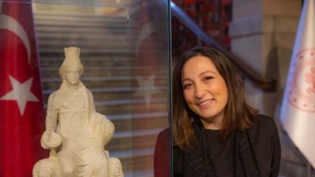 Ζεϊνέπ Μποζ: Ποια είναι η Τουρκάλα αρχαιολόγος που υποστηρίζει την επιστροφή των Γλυπτών του Παρθενώνα στην Ελλάδα