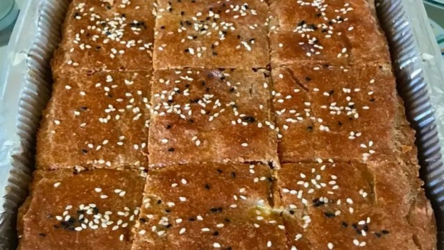 Άπαιχτη τυρόπιτα κουρού με γιαούρτι, ανθότυρο και ρίγανη: Ούτε η γιαγιά τέτοια γεύση