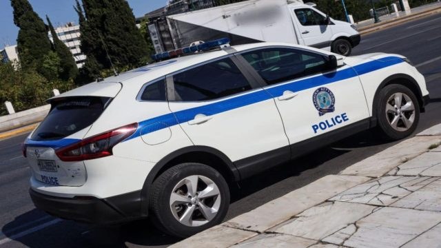 Θρίλερ στη Λάρισα: 27χρονη γυναίκα έπεσε από το μπαλκόνι υπό αδιευκρίνιστες συνθήκες