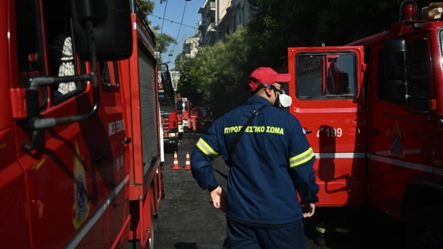 Φωτιά στο Κατράκειο Νίκαιας – Μεγάλη κινητοποίηση της Πυροσβεστικής, στη μάχη και εναέρια