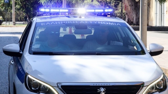 Συναγερμός στο Κερατσίνι: Άγνωστοι σε μηχανή πέταξαν τσαντάκι με τρεις χειροβομβίδες!