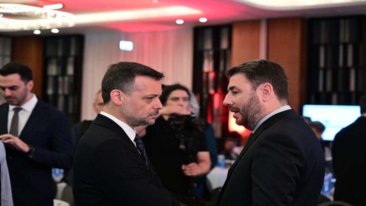 Μεγάλη «μάχη» Ανδρουλάκη – Δούκα για την ηγεσία στο ΠΑΣΟΚ: Τι δείχνει η δημοσκόπηση της Realpolls
