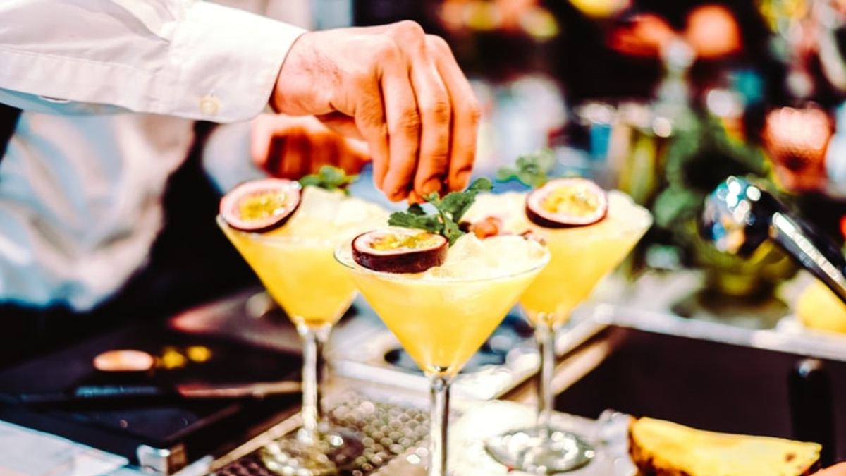 12+1 “in” στέκια για δροσιστικά cocktails της Αθήνας