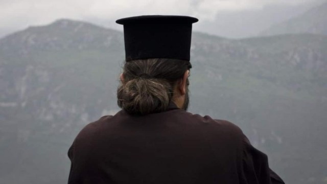 «Θα είμαι ο Θεός σου» έλεγε ο ιερέας από τα Χανιά που κατηγορείται ότι χτυπούσε και βίαζε την πρεσβυτέρα