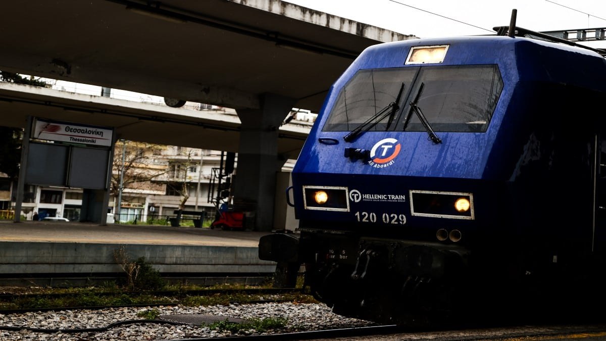 Αδιανόητα πράγματα στη Λιβαδειά: Τρένο έσερνε γυναίκα που πιάστηκε στις πόρτες – 2 συλλήψεις, παρέμβαση εισαγγελέα
