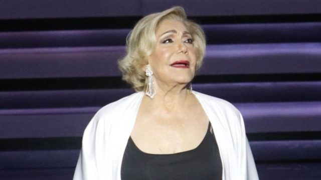 «Ρε παιδιά, το πόδι μου»: Λίγο πριν η Μαρινέλλα πάθει εγκεφαλικό στη σκηνή, η ατάκα στους συνεργάτες της (video)