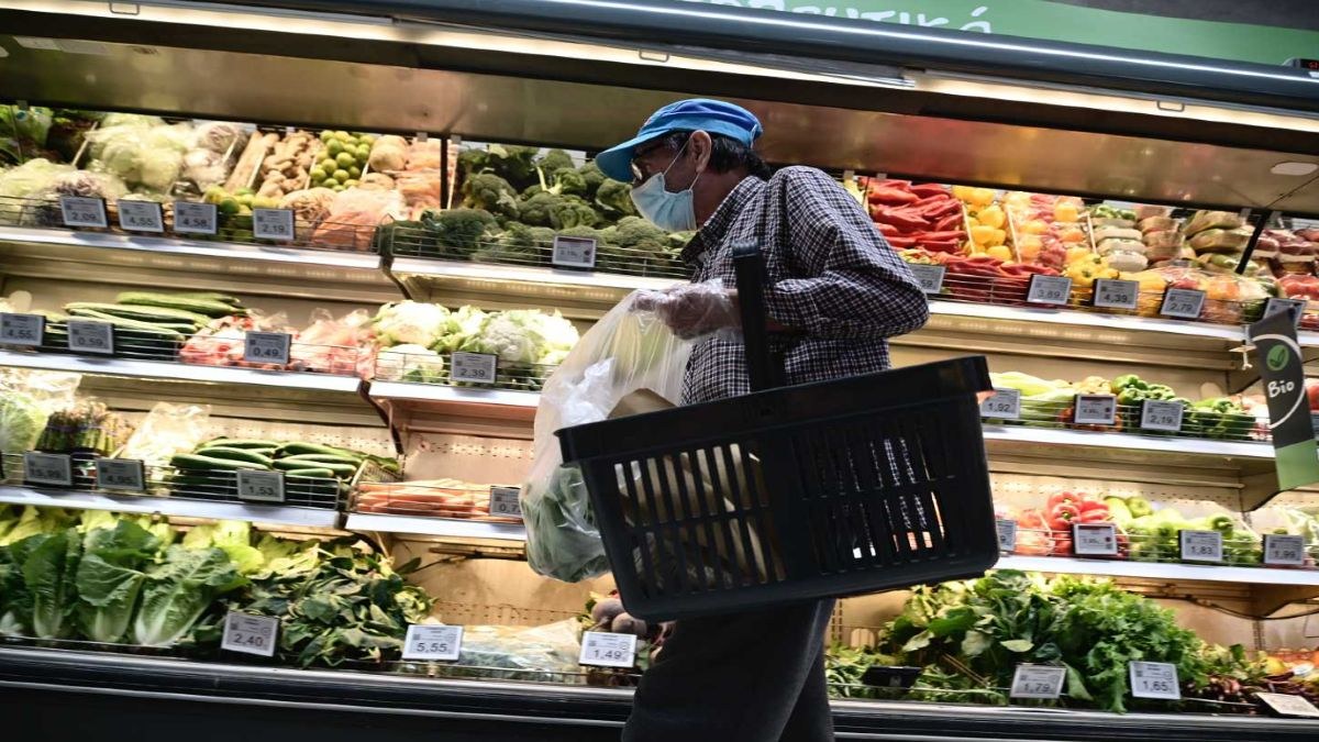 Η ακρίβεια «χτυπά» τα νοικοκυριά: Πόσα χρήματα ξοδεύουν και ποιες δαπάνες αυξήθηκαν