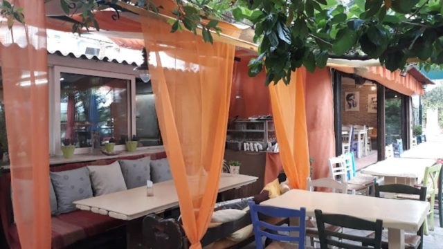 Το Πεύκο: Η value for money ταβέρνα που θυμίζει νησί – Ένας χώρος οικογενειακός και όμορφος
