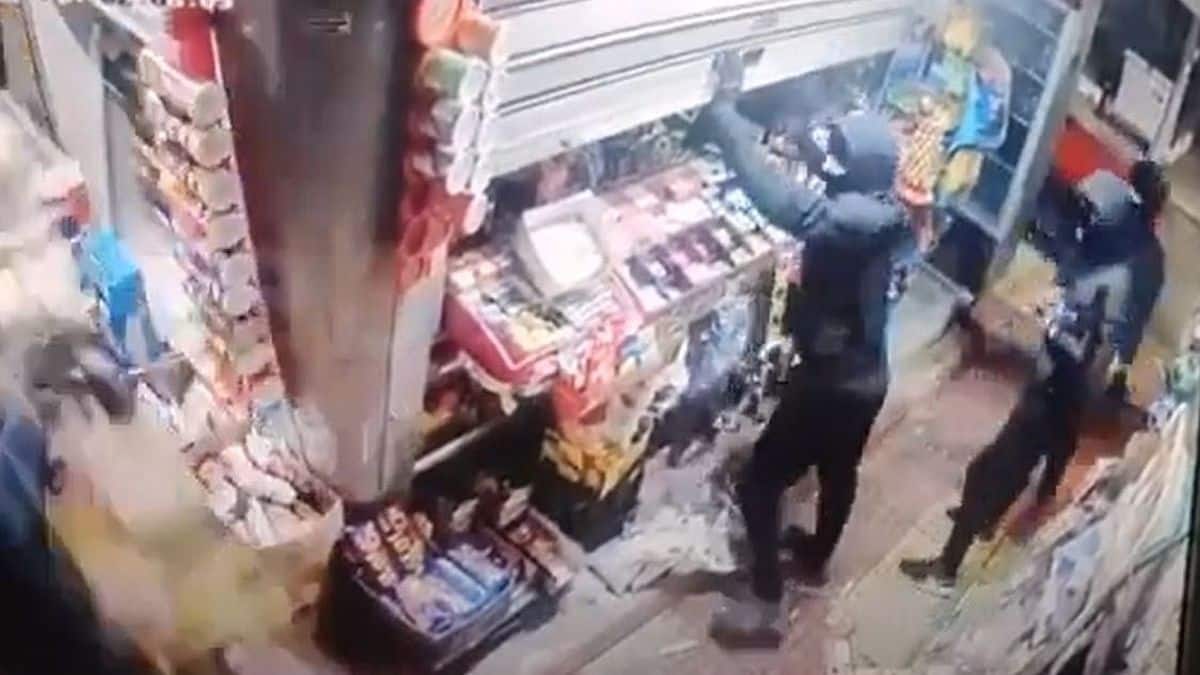 Ληστεία σοκ σε περίπτερο στην Πετρούπολη: Ο ιδιοκτήτης έκλεισε τα ρολά για να μην μπουν οι ανήλικοι κλέφτες μέσα!